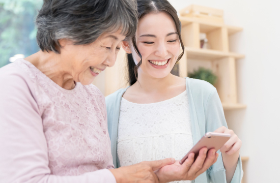 スマホで見ているイメージ